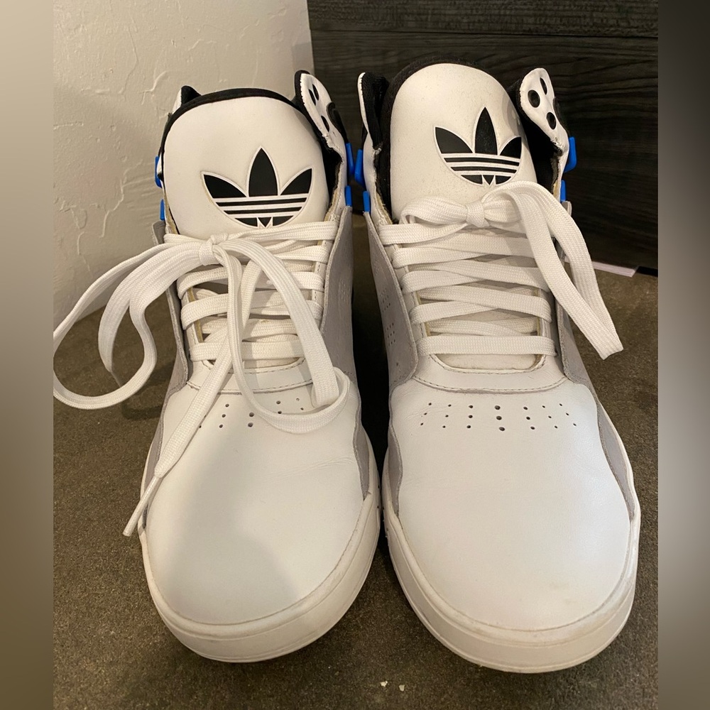 MENS ADIDAS SZ 10